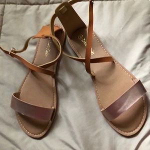 Woman’s sandals size 8